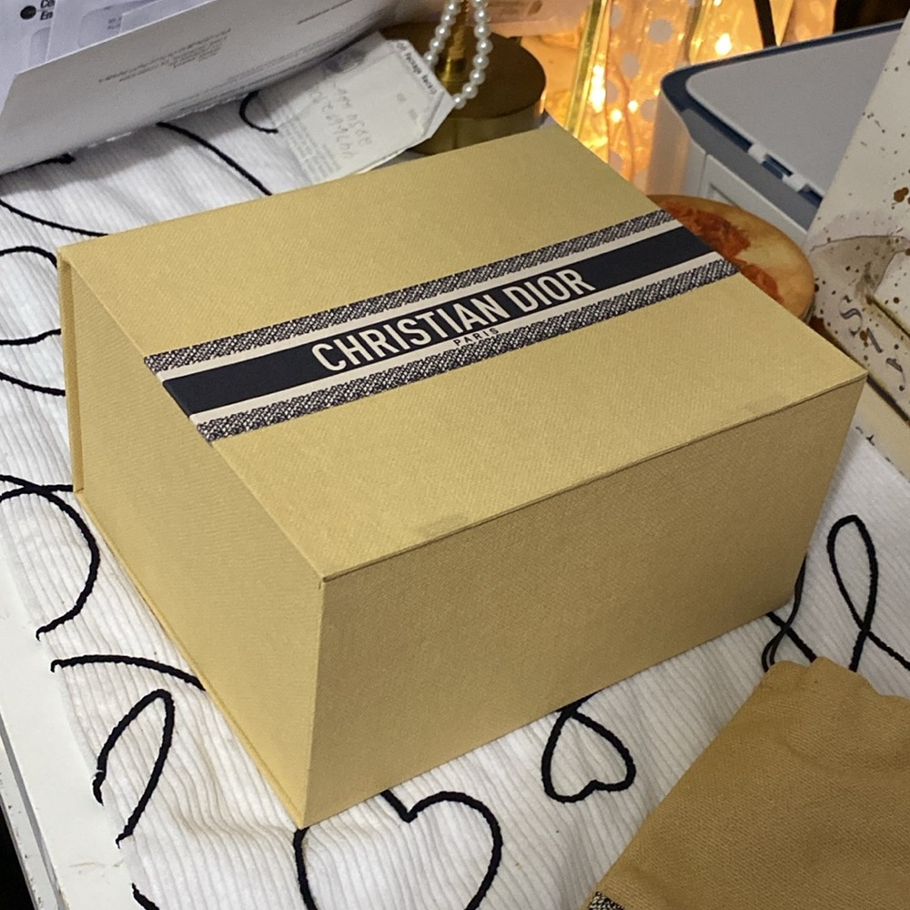 DIOR Raffia String Pouch with Box - Picture 4 of 9